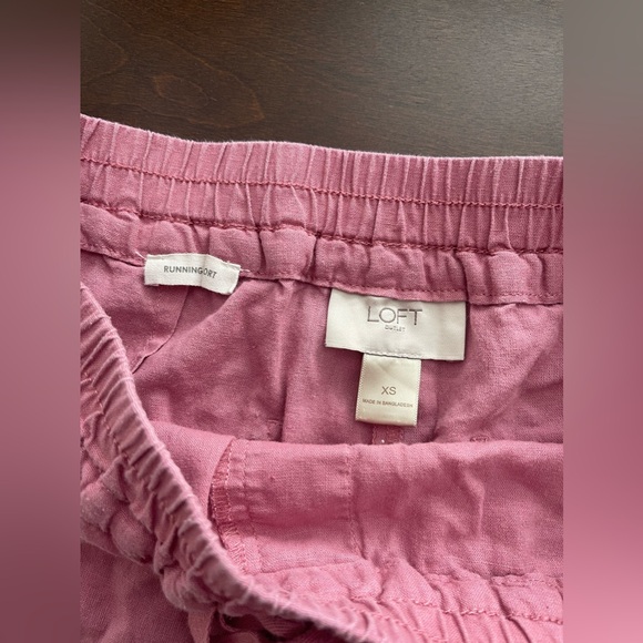 The Loft pink pull on shorts size XS - Picture 2 of 3